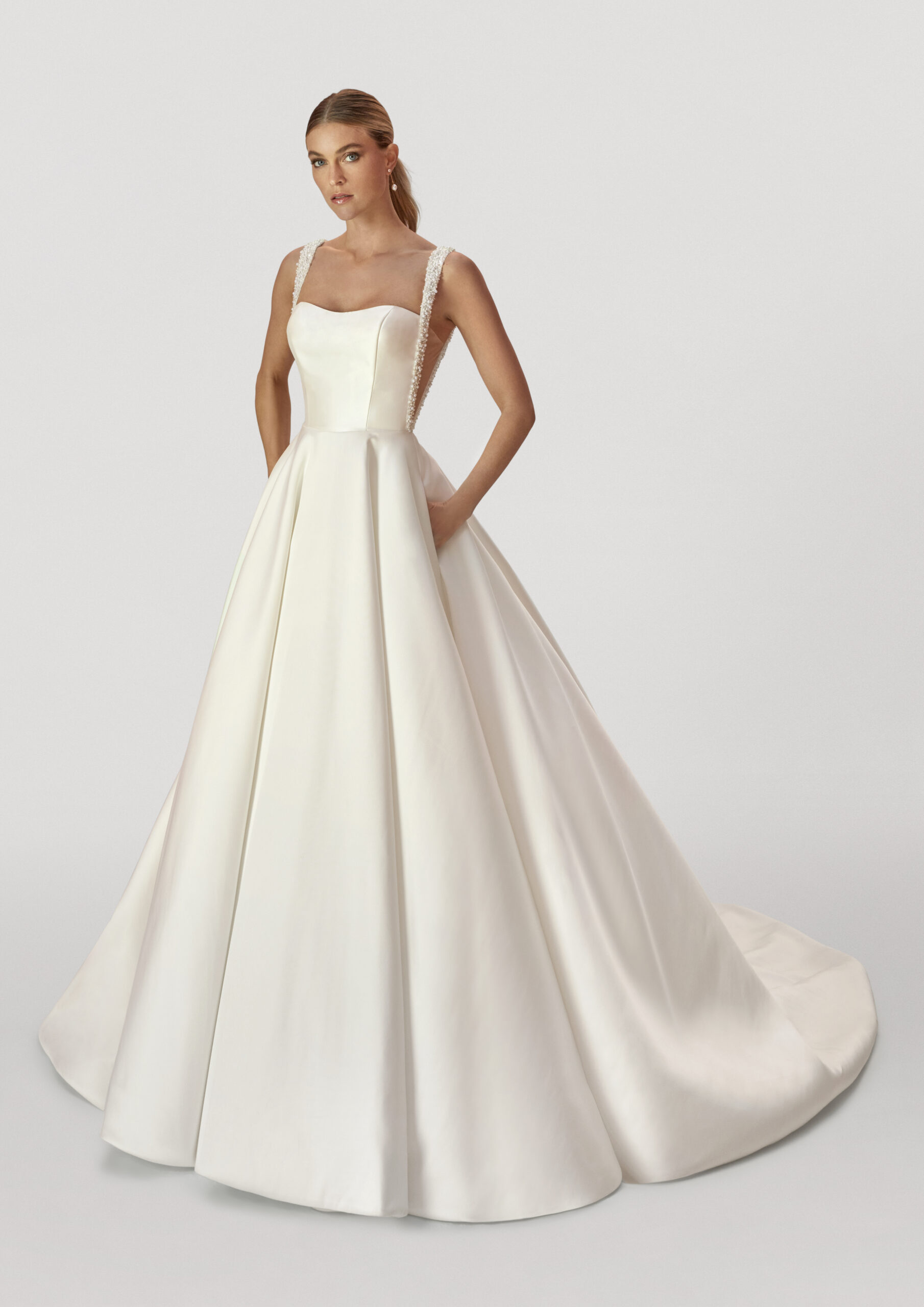 MJ1061-Gala-Studio-01